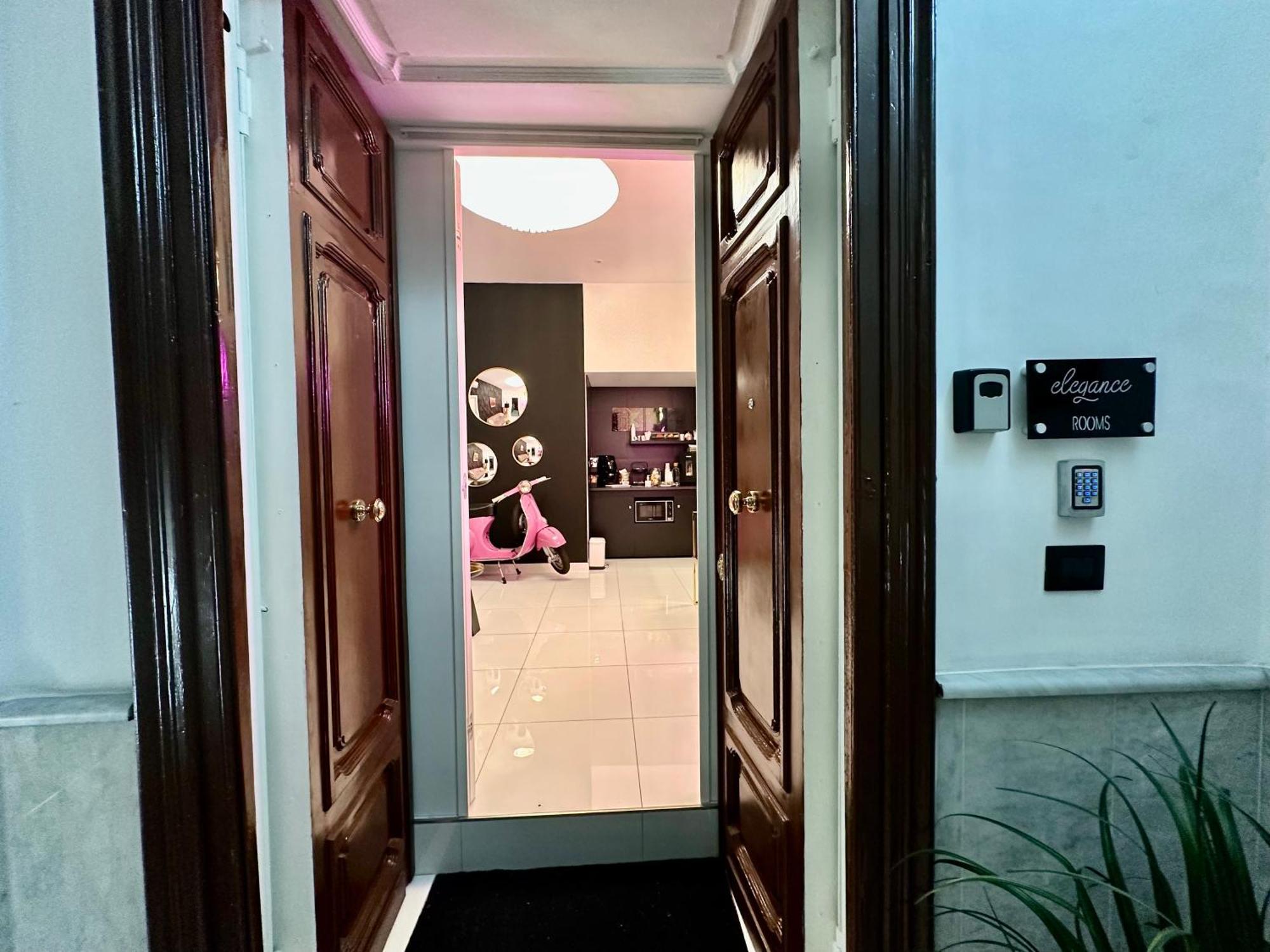 Elegance Rooms Spaccanapoli Exterior photo