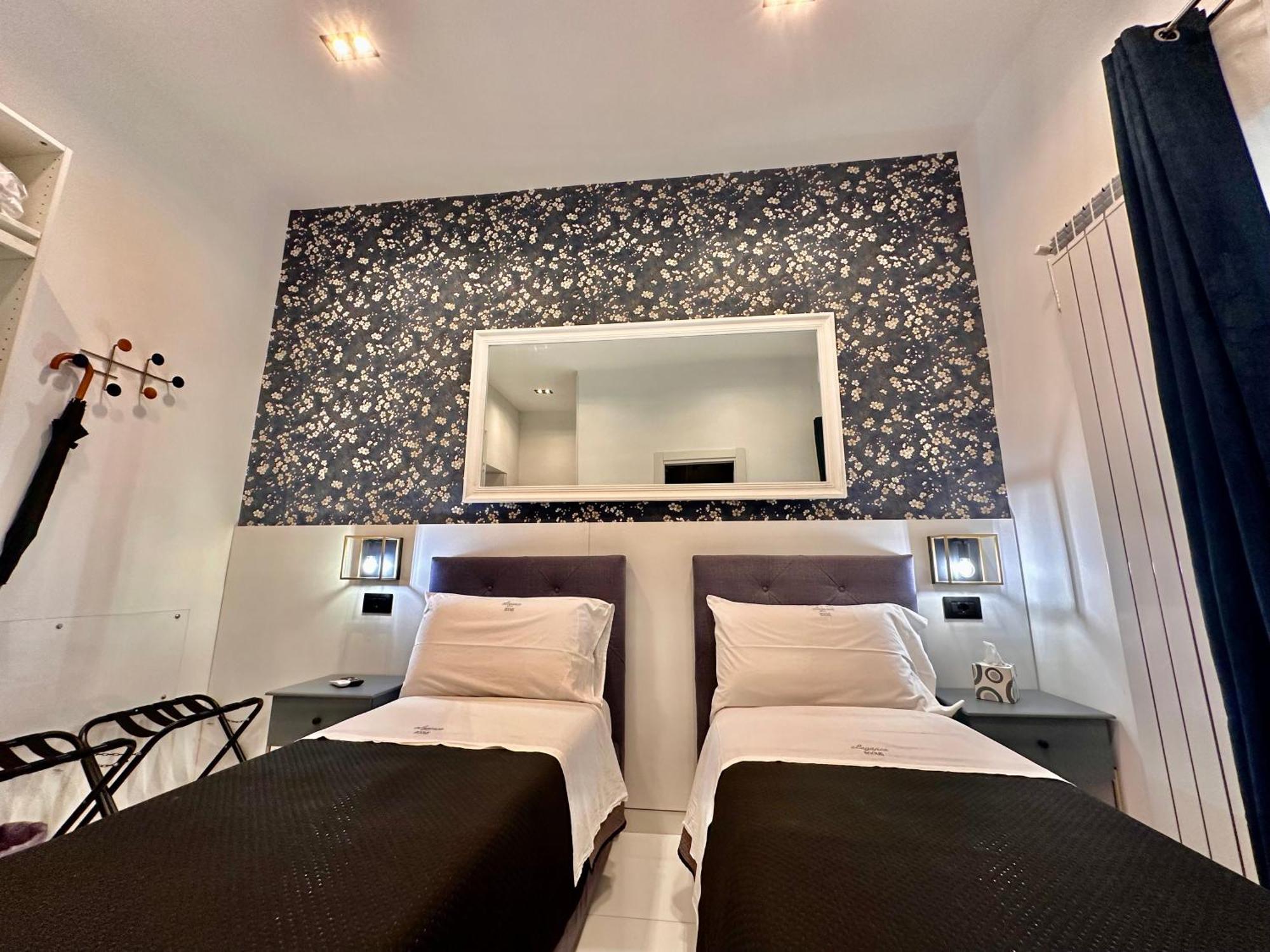 Elegance Rooms Spaccanapoli Exterior photo